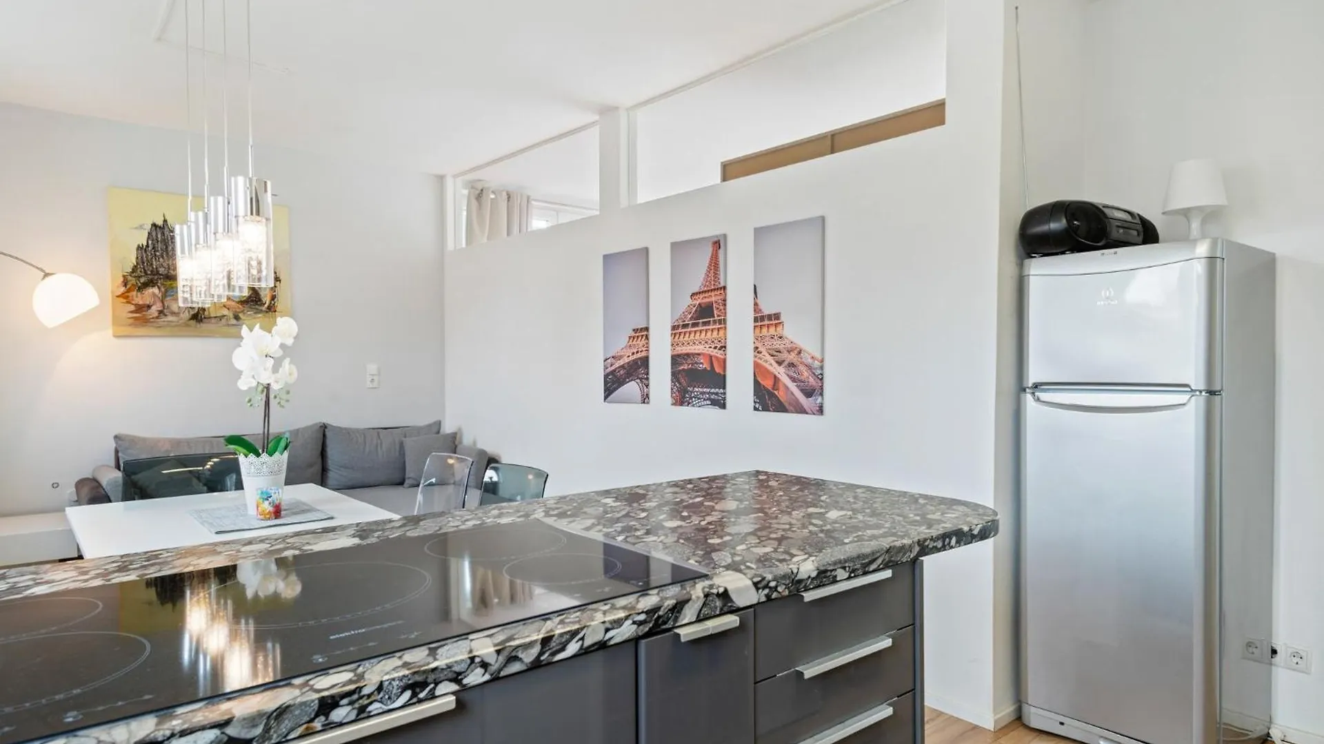 Apartment In Innsbruck Near Ambras Castle , Cleaning Included 0*,